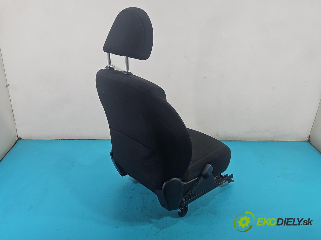 Toyota Auris I 2006-2013 1.4 VVT-I: 97KM manual 71 kW 1398 cm3 5- Sedačka ľavý  (Sedadlo)