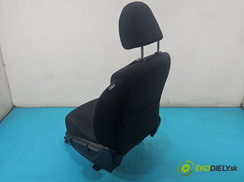 Toyota Auris I 2006-2013 1.4 VVT-I: 97KM manual 71 kW 1398 cm3 5- Sedačka ľavý  (Sedadlo)