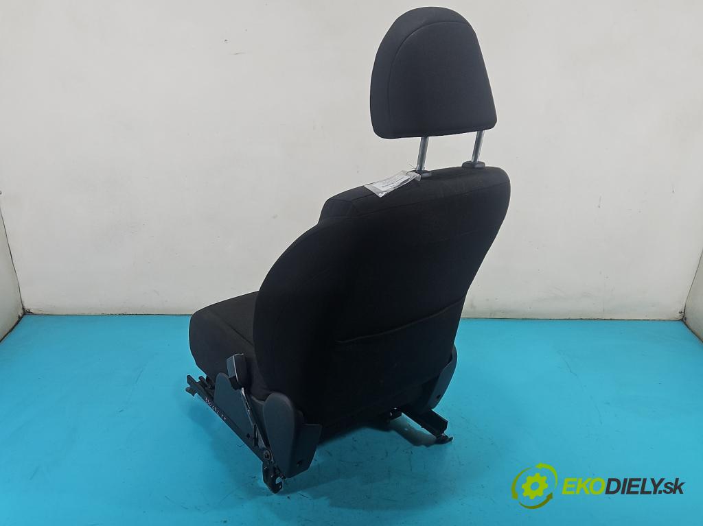 Toyota Auris I 2006-2013 1.4 VVT-I: 97KM manual 71 kW 1398 cm3 5- Sedačka pravý  (Sedadlo)
