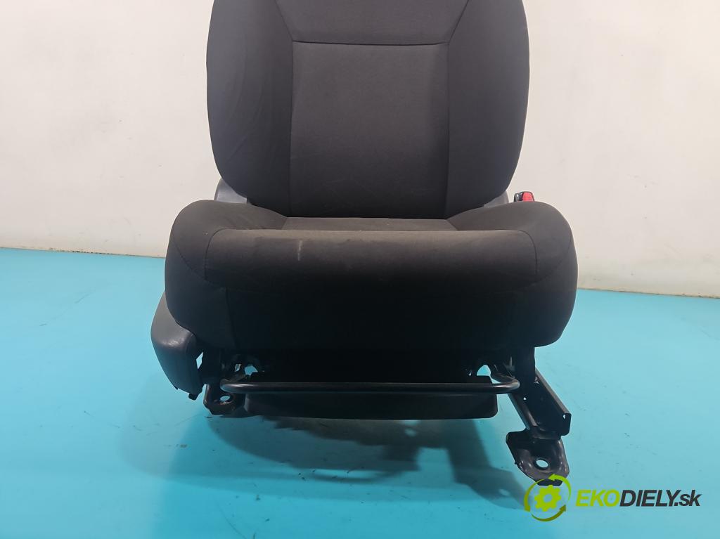 Toyota Auris I 2006-2013 1.4 VVT-I: 97KM manual 71 kW 1398 cm3 5- Sedačka pravý  (Sedadlo)