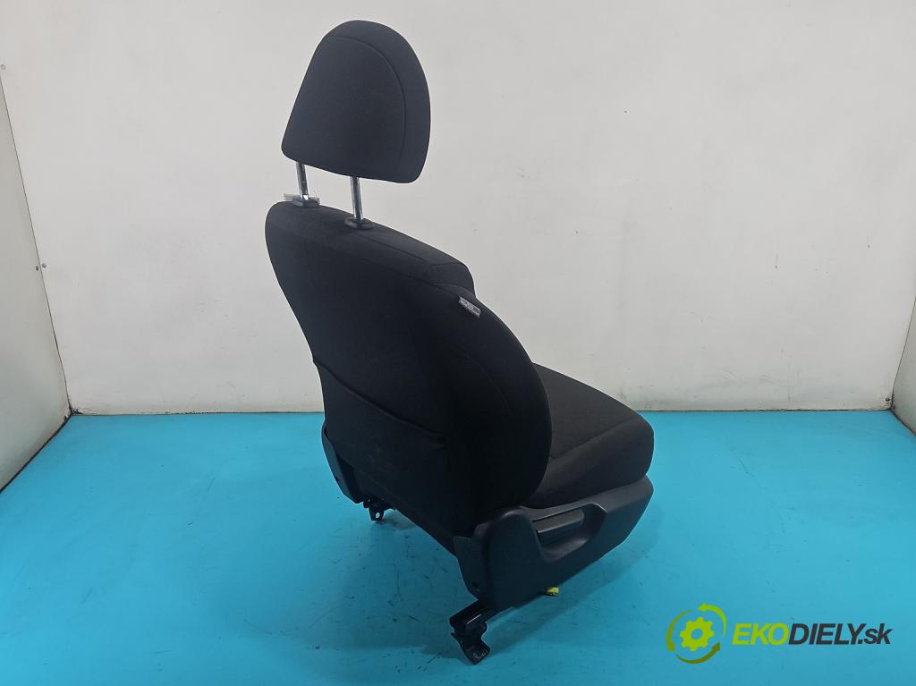 Toyota Auris I 2006-2013 1.4 VVT-I: 97KM manual 71 kW 1398 cm3 5- Sedačka pravý  (Sedadlo)