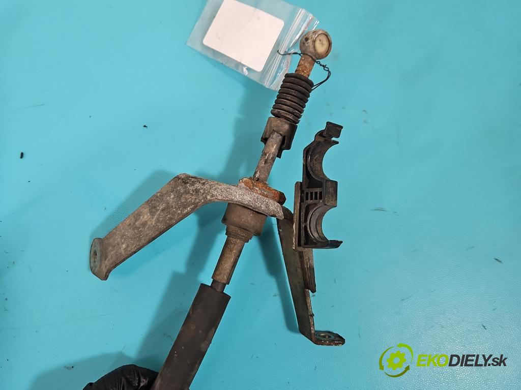 Fiat Seicento 1.1 JEDEN: 54 HP manual 40 kW 1108 cm3 3- Páka: Změny: stupeň,rýchlosť  (Rýchlostná páka (kulisa))