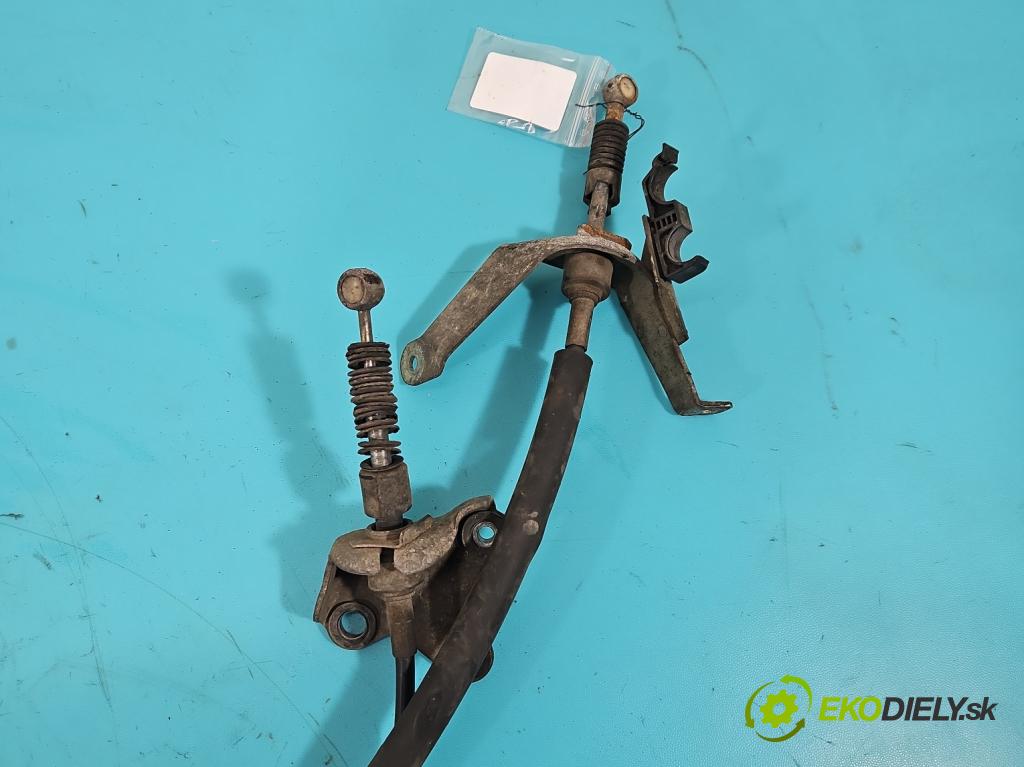 Fiat Seicento 1.1 JEDEN: 54 HP manual 40 kW 1108 cm3 3- Páka: Změny: stupeň,rýchlosť  (Rýchlostná páka (kulisa))