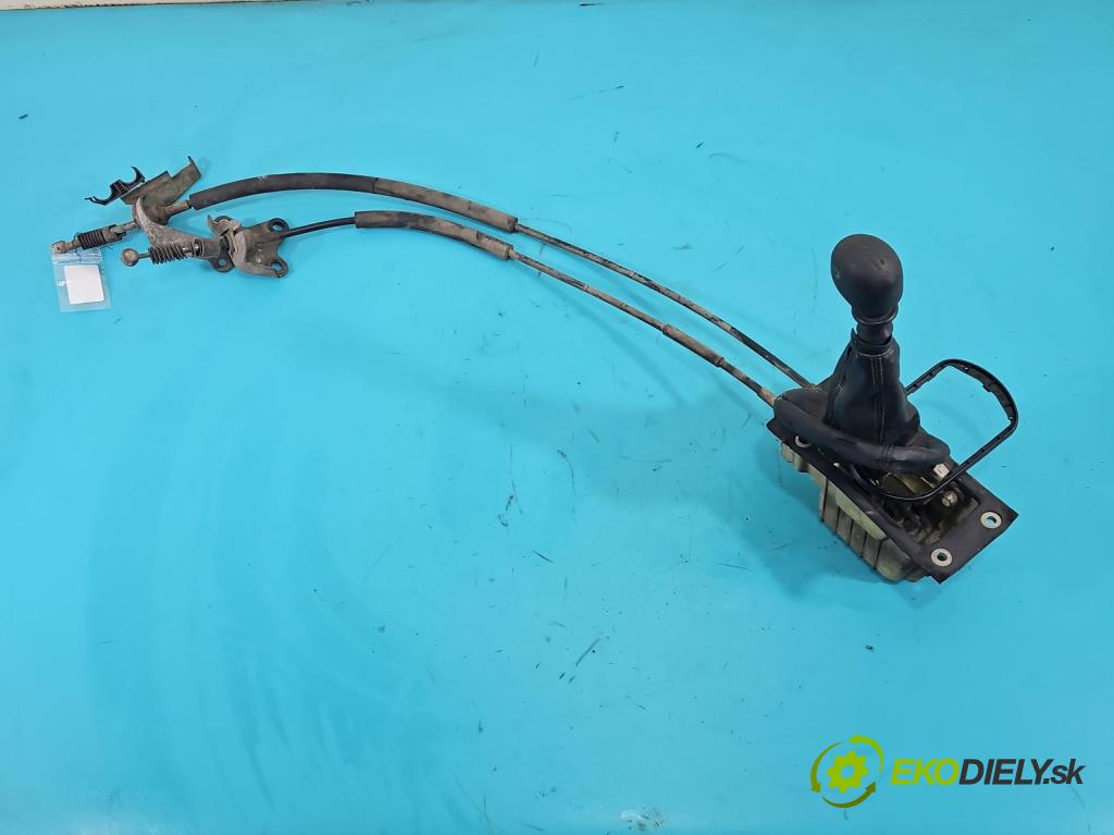 Fiat Seicento 1.1 JEDEN: 54 HP manual 40 kW 1108 cm3 3- Páka: Změny: stupeň,rýchlosť  (Rýchlostná páka (kulisa))