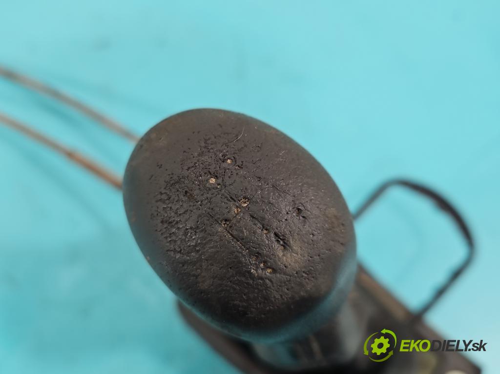 Fiat Seicento 1.1 JEDEN: 54 HP manual 40 kW 1108 cm3 3- Páka: Změny: stupeň,rýchlosť  (Rýchlostná páka (kulisa))