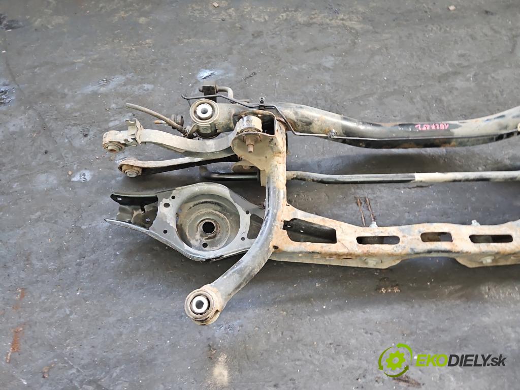 Vw Passat B7 2010-2014 2.0 TSI 211KM automatic 155 kW 1984 cm3 5- zadna výstuha  (Výstuha zadná)