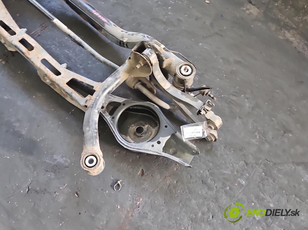 Vw Passat B7 2010-2014 2.0 TSI 211KM automatic 155 kW 1984 cm3 5- zadna výstuha  (Výstuha zadná)