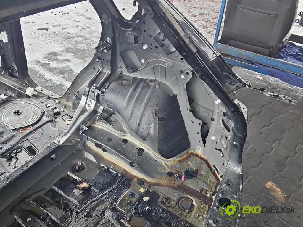 Infiniti QX50 2013-2015 3.7 V6 320KM automatic 235 kW 3696 cm3 5- blatník zadné pravý