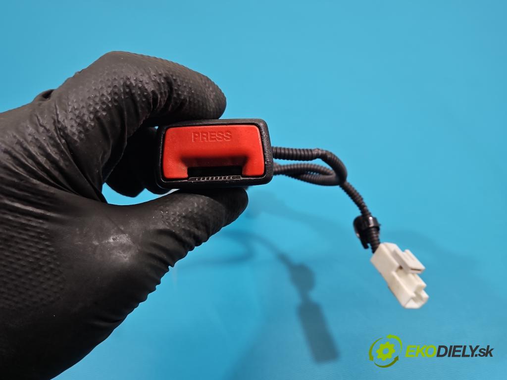 Kia Rio IV 2016-2023 1.2 16V 84KM manual 61.8 kW 1197 cm3 5- pas bezpečnosť: predné ľavý 88830H8000WK