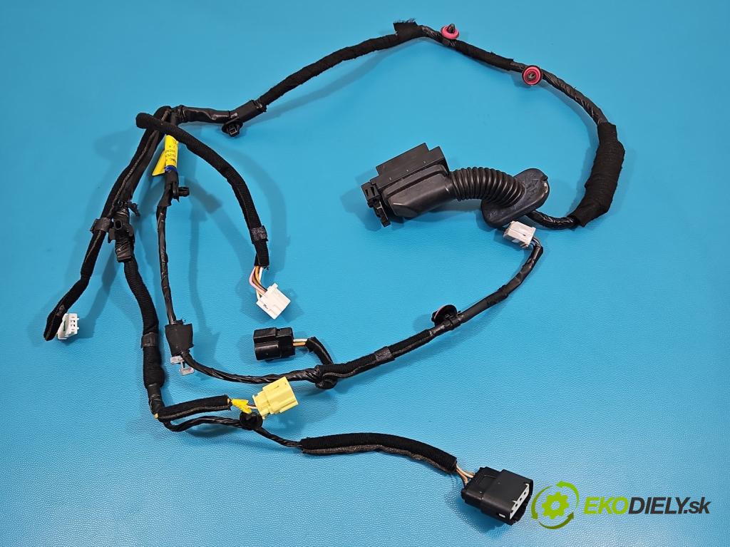 Kia Rio IV 2016-2023 1.2 16V 84KM manual 61.8 kW 1197 cm3 5- Zväzok: dvere predné pravých 91615-H8530