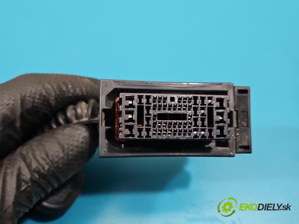 Kia Rio IV 2016-2023 1.2 16V 84KM manual 61.8 kW 1197 cm3 5- Zväzok: dvere predné pravých 91615-H8530