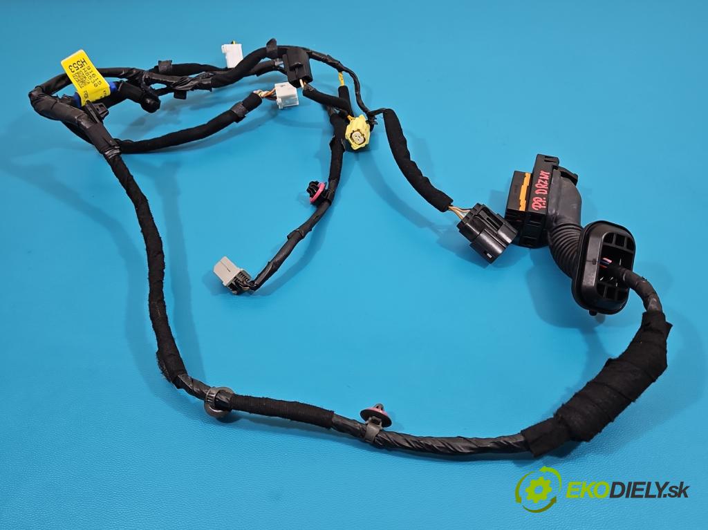 Kia Rio IV 2016-2023 1.2 16V 84KM manual 61.8 kW 1197 cm3 5- Zväzok: dvere predné pravých 91615-H8530