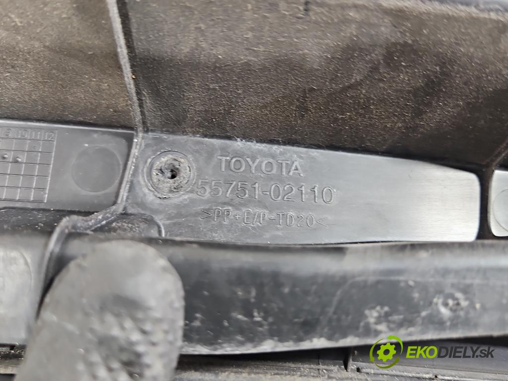 Toyota Auris I 2006-2013 1.4 VVT-I: 97KM manual 71 kW 1398 cm3 5- torpédo 55751-02110 (Torpédo (plast pod čelným sklom))