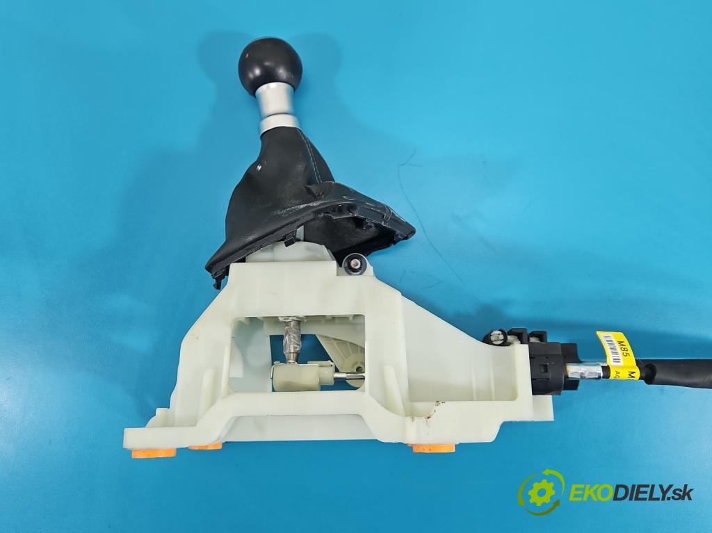 Kia Rio IV 2016-2023 1.2 16V 84KM manual 61.8 kW 1197 cm3 5- Páka: Změny: stupeň,rýchlosť  (Rýchlostná páka (kulisa))