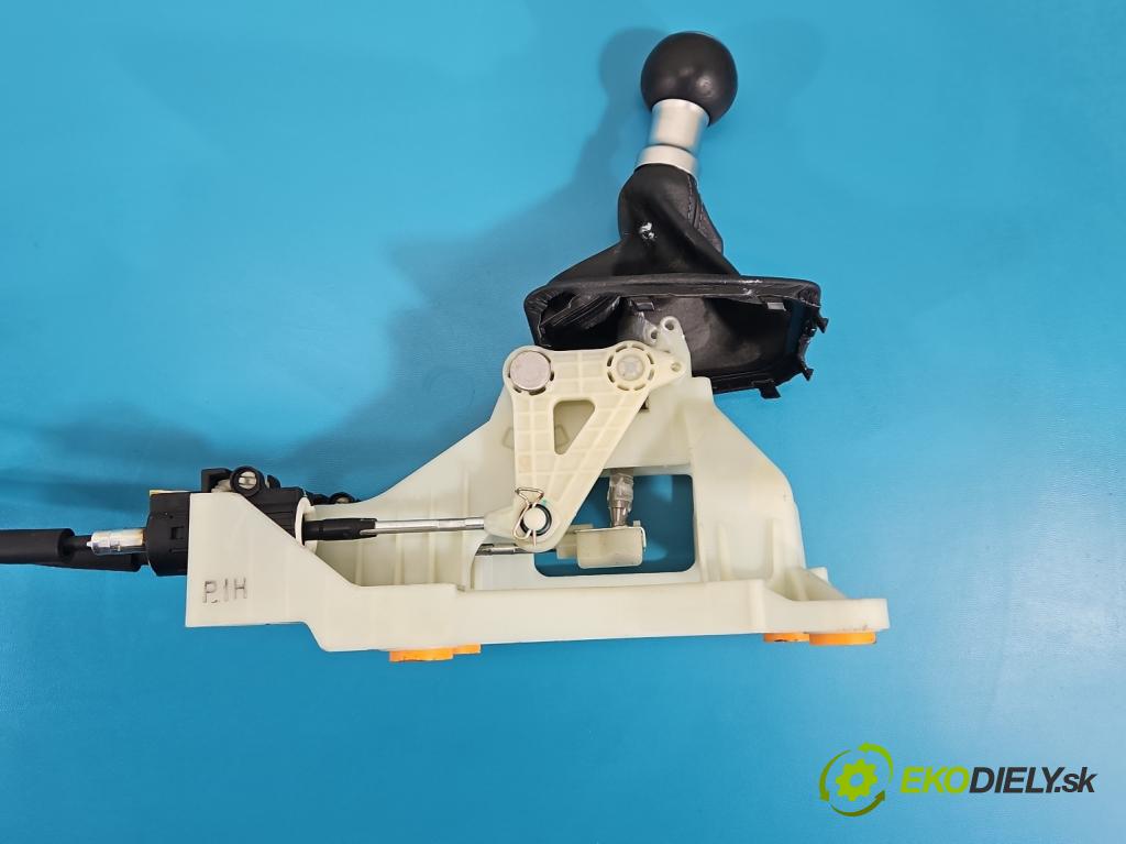 Kia Rio IV 2016-2023 1.2 16V 84KM manual 61.8 kW 1197 cm3 5- Páka: Změny: stupeň,rýchlosť  (Rýchlostná páka (kulisa))