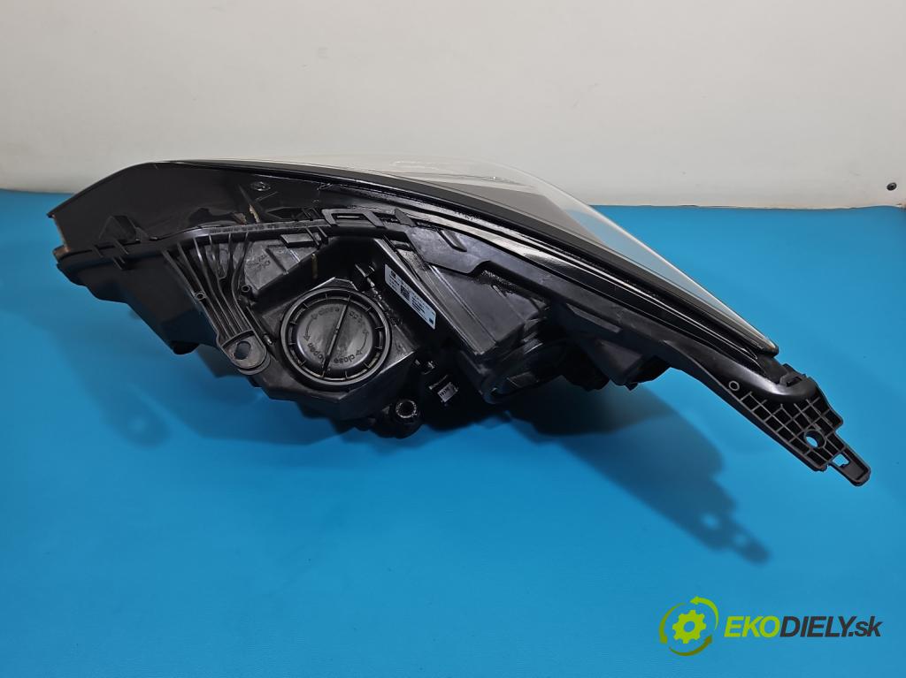 Opel Astra V  2015-2022 1.4 T 125 hp manual 92 kW 1399 cm3 5- světlo pravý 39077801 (Pravé přední světlo)