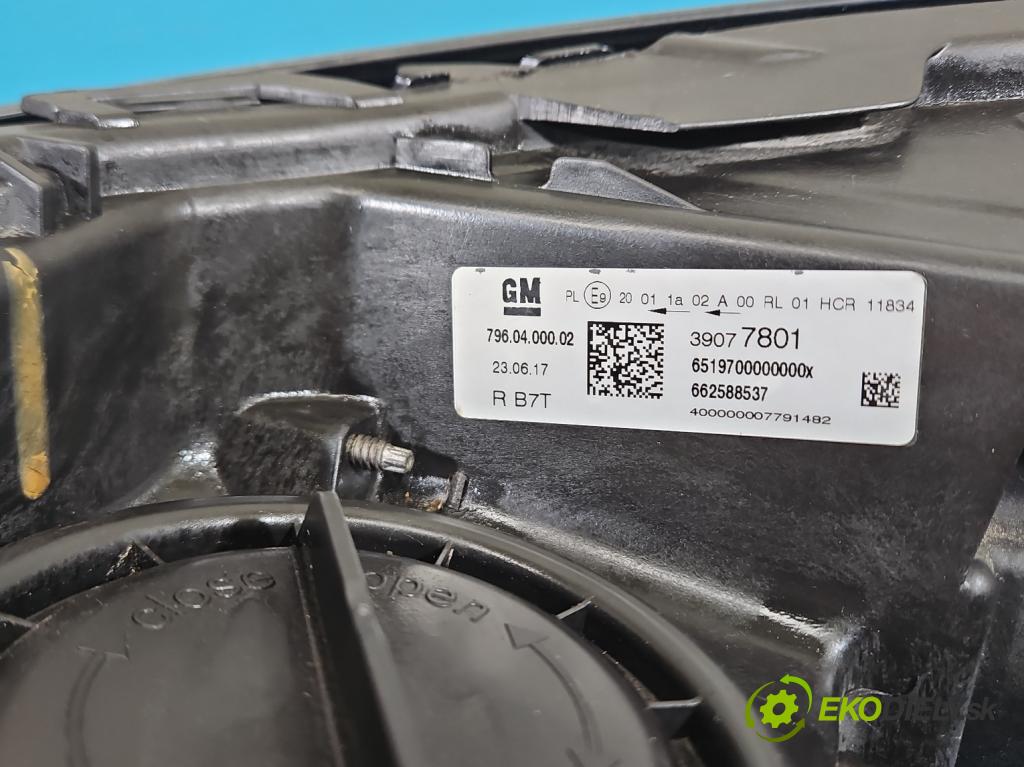 Opel Astra V  2015-2022 1.4 T 125 hp manual 92 kW 1399 cm3 5- světlo pravý 39077801 (Pravé přední světlo)