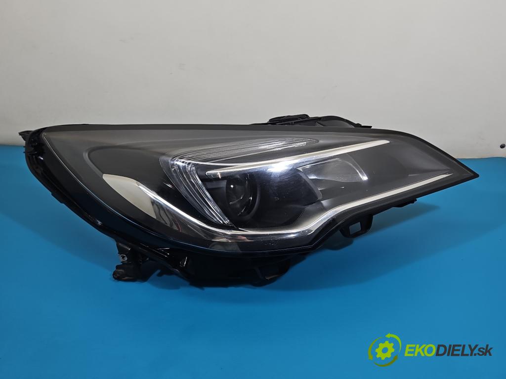 Opel Astra V  2015-2022 1.4 T 125 hp manual 92 kW 1399 cm3 5- světlo pravý 39077801 (Pravé přední světlo)