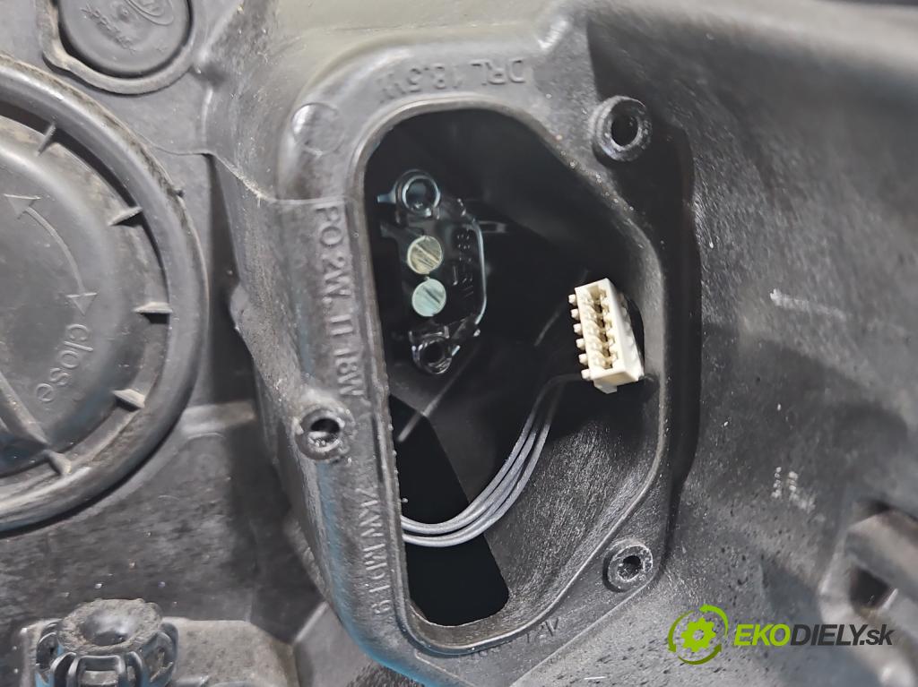 Opel Astra V  2015-2022 1.4 T 125 hp manual 92 kW 1399 cm3 5- světlo pravý 39077801 (Pravé přední světlo)