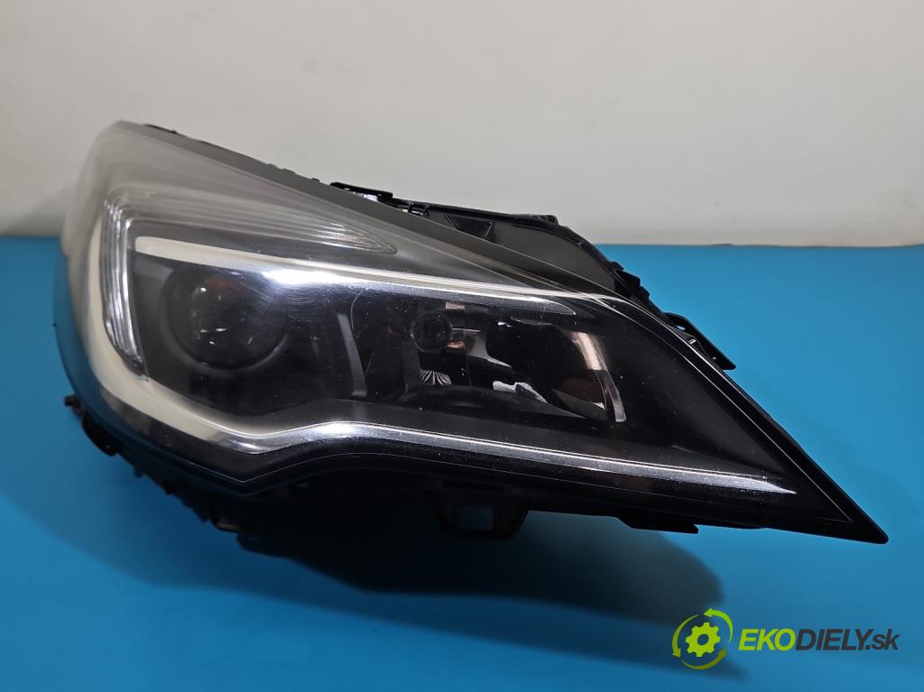 Opel Astra V  2015-2022 1.4 T 125 hp manual 92 kW 1399 cm3 5- světlo pravý 39077801 (Pravé přední světlo)