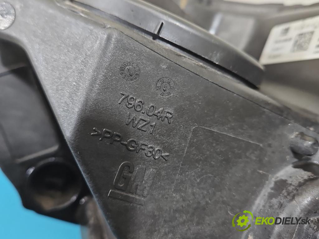 Opel Astra V  2015-2022 1.4 T 125 hp manual 92 kW 1399 cm3 5- světlo pravý 39077801 (Pravé přední světlo)