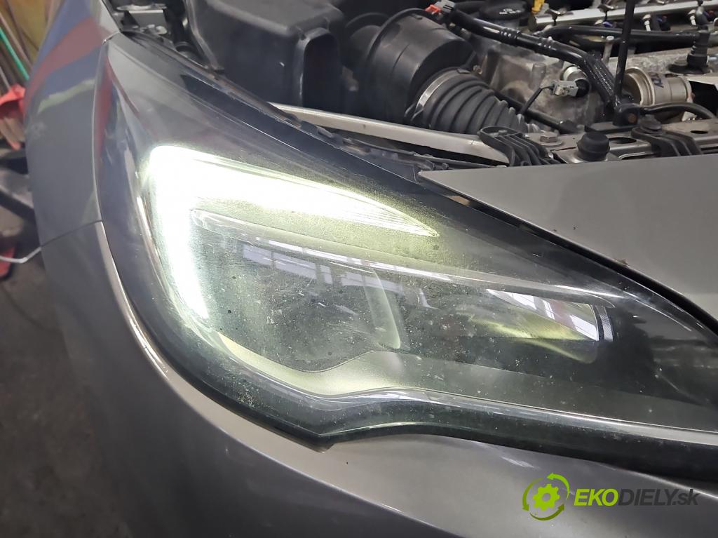 Opel Astra V  2015-2022 1.4 T 125 hp manual 92 kW 1399 cm3 5- světlo pravý 39077801 (Pravé přední světlo)