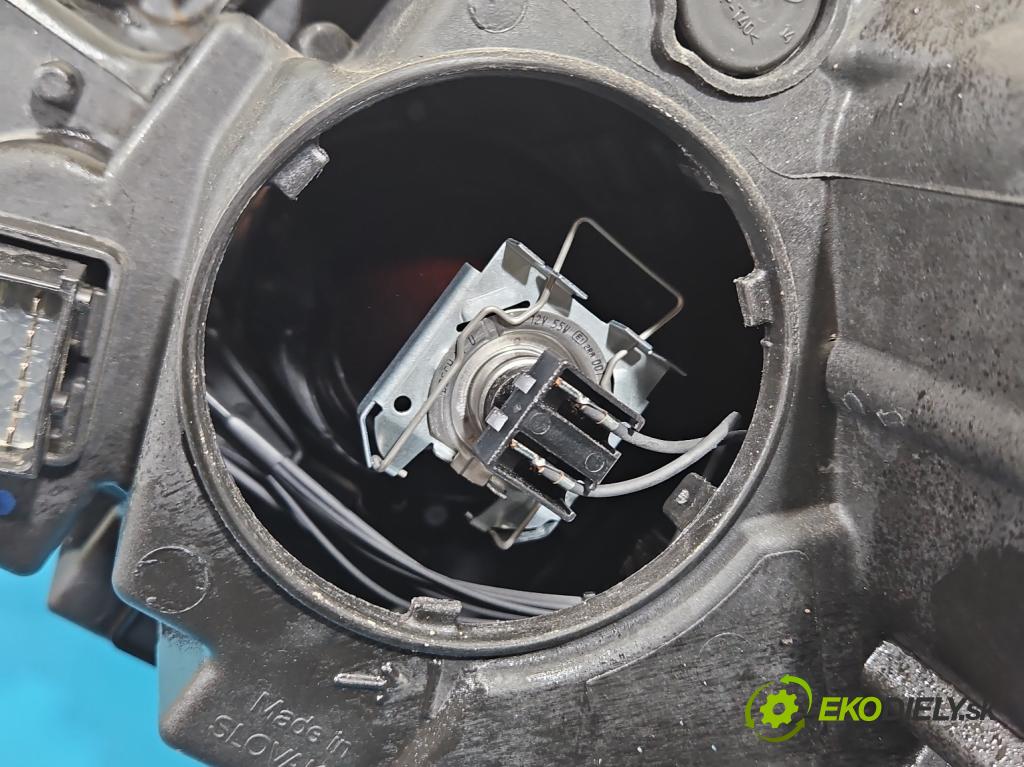 Opel Astra V  2015-2022 1.4 T 125 hp manual 92 kW 1399 cm3 5- světlo pravý 39077801 (Pravé přední světlo)