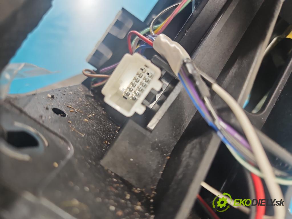 Infiniti QX50 2013-2015 3.7 V6 320KM automatic 235 kW 3696 cm3 5- Páka: Změny: stupeň,rýchlosť  (Rýchlostná páka (kulisa))