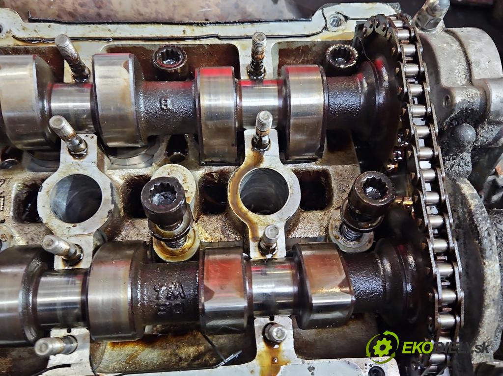 Audi A8 D2 1994-2002 4.2 V8 299KM automatic 220 kW 4172 cm3 4- Hlava: motora 077103373AE