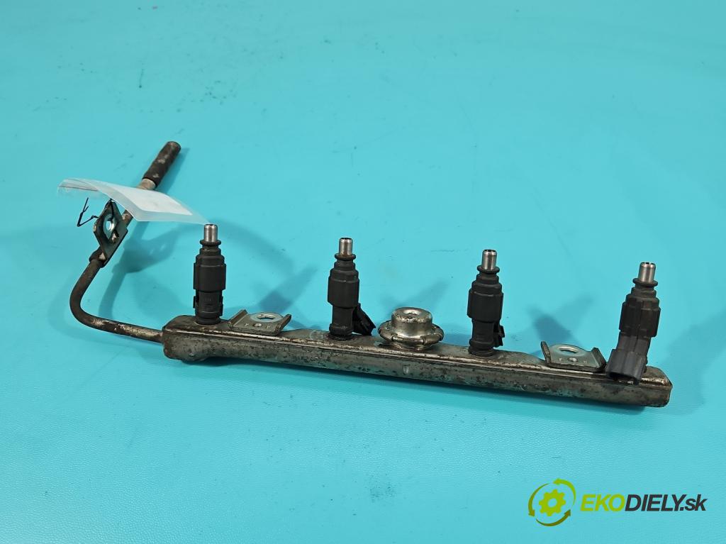 Toyota Auris I 2006-2013 1.4 VVT-I: 97KM manual 71 kW 1398 cm3 5- vstrek 0280155936 (Vstrekovač paliva)