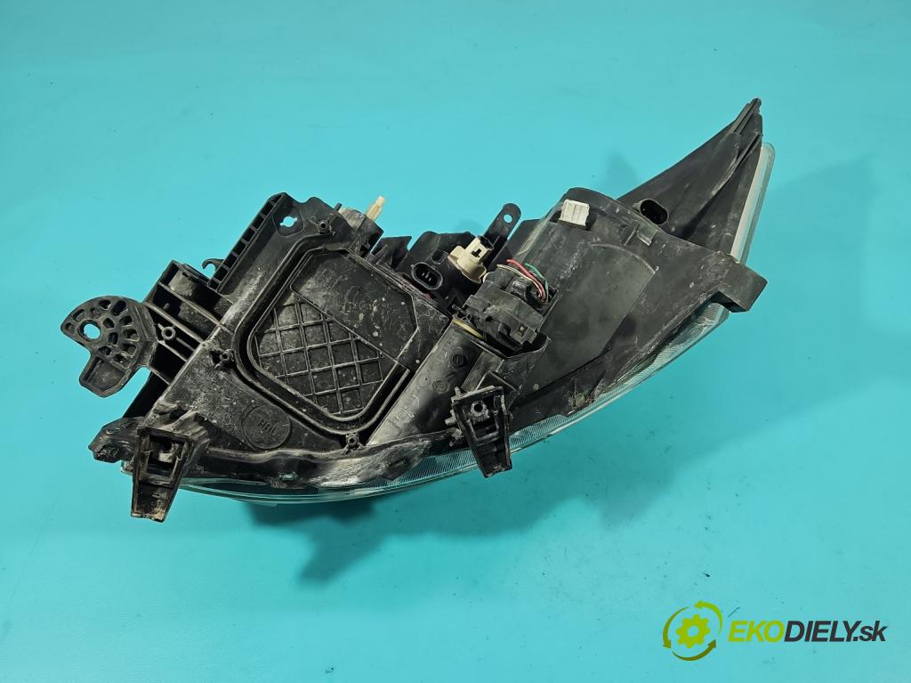 Toyota Auris I 2006-2013 1.4 VVT-I: 97KM manual 71 kW 1398 cm3 5- Reflektor: pravý 81110-02470 (Svetlo predné pravé)