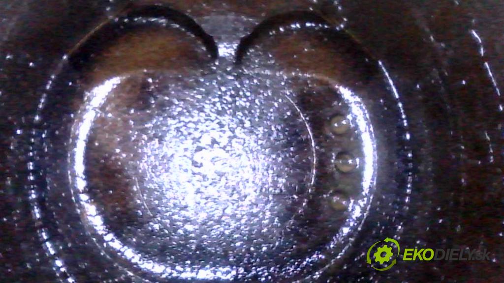 Toyota Auris I 2006-2013 1.4 VVT-I: 97KM manual 71 kW 1398 cm3 5- motor benzín: 4ZZ