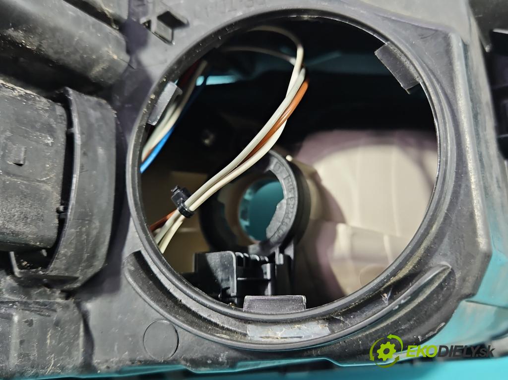 Skoda Octavia III 2013- 1.6 TDI 110 HP manual 81 kW 1598 cm3 5- Reflektor: pravý 5E1941018 (Svetlo predné pravé)