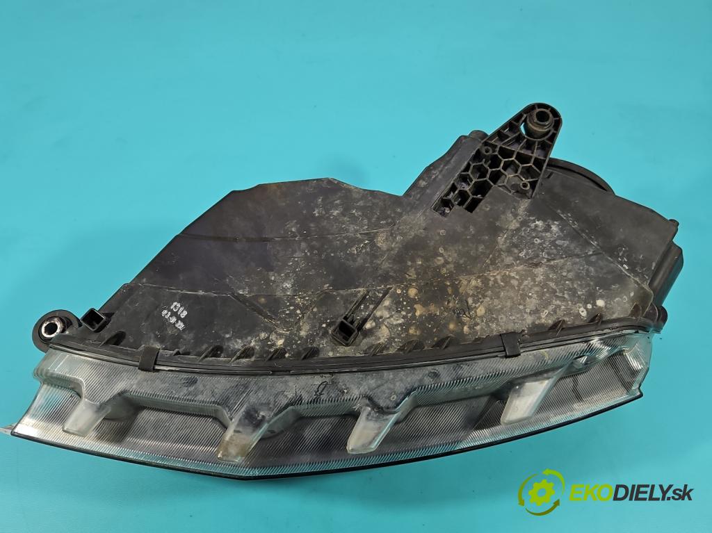 Skoda Octavia III 2013- 1.6 TDI 110 HP manual 81 kW 1598 cm3 5- Reflektor: pravý 5E1941018 (Svetlo predné pravé)