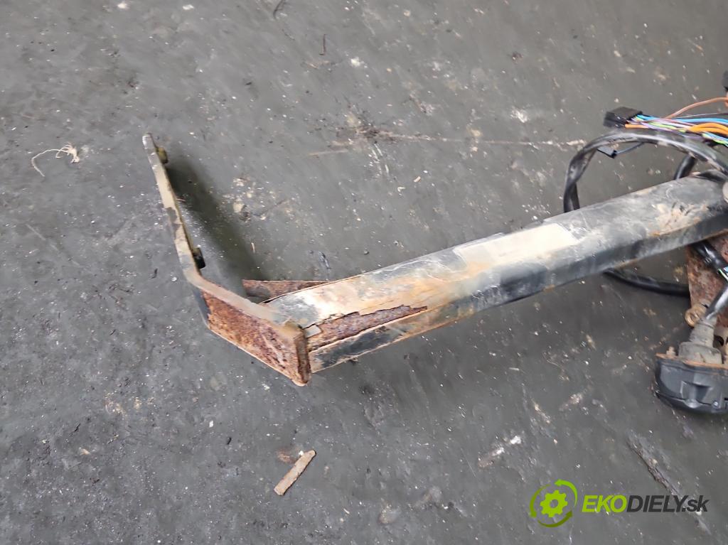 Skoda Octavia III 2013- 1.6 TDI 110 hp manual 81 kW 1598 cm3 5- oko tažné 0119238MF (Tažné zařízení)