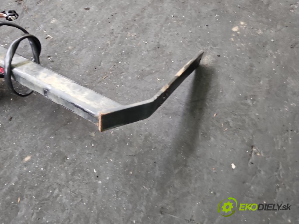 Skoda Octavia III 2013- 1.6 TDI 110 hp manual 81 kW 1598 cm3 5- oko tažné 0119238MF (Tažné zařízení)