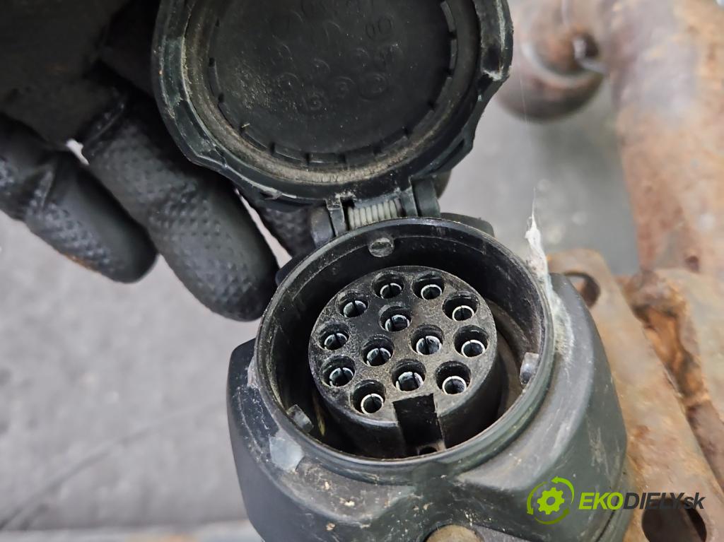 Skoda Octavia III 2013- 1.6 TDI 110 hp manual 81 kW 1598 cm3 5- oko tažné 0119238MF (Tažné zařízení)