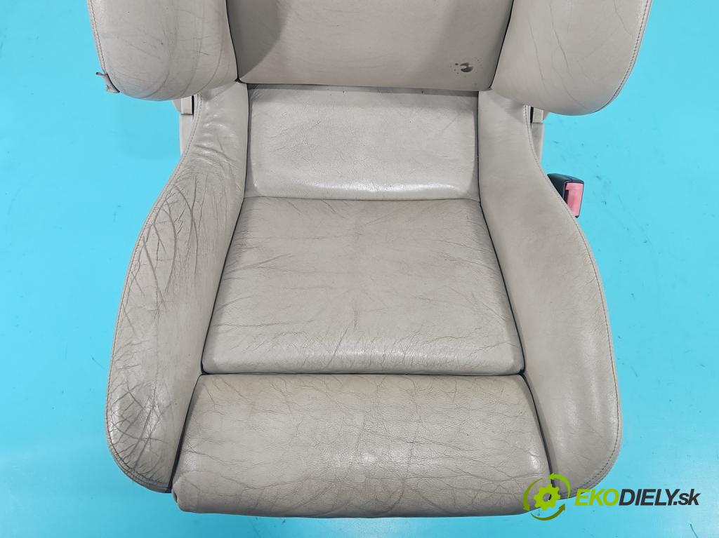Audi A8 D2 1994-2002 4.2 V8 299KM automatic 220 kW 4172 cm3 4- Sedačka pravý  (Sedadlo)