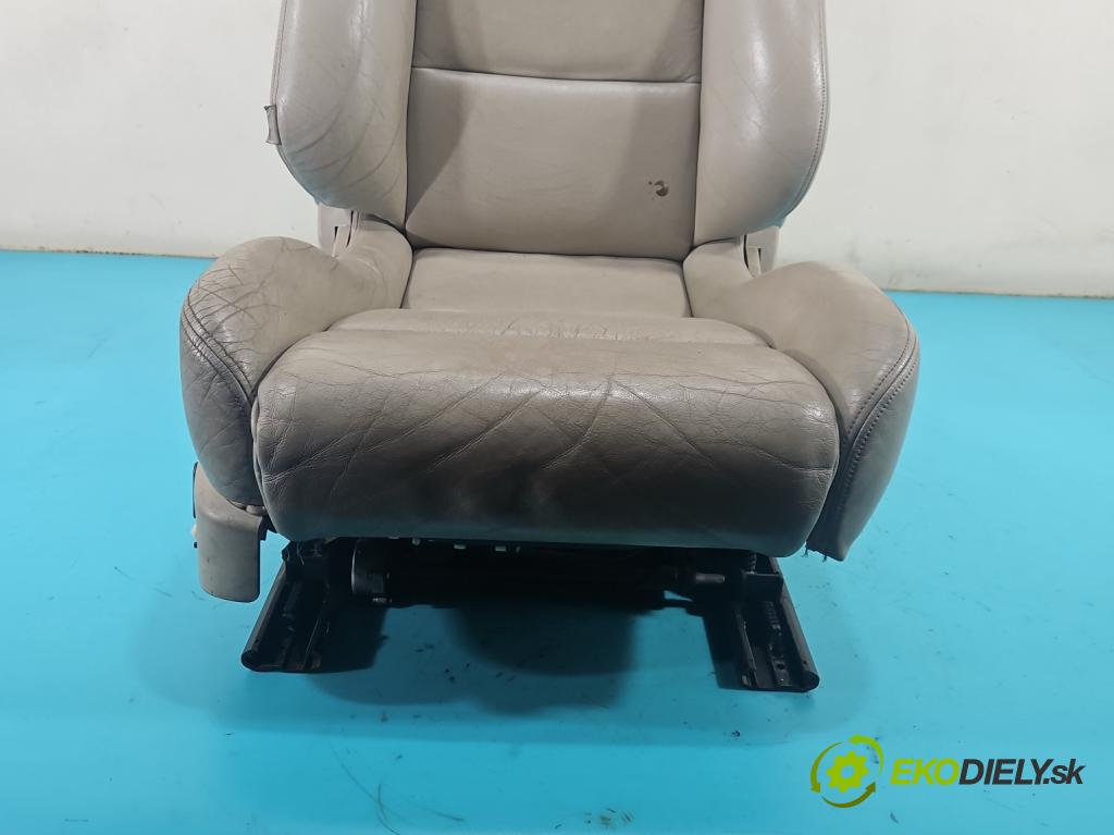 Audi A8 D2 1994-2002 4.2 V8 299KM automatic 220 kW 4172 cm3 4- Sedačka pravý  (Sedadlo)