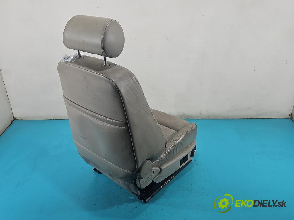 Audi A8 D2 1994-2002 4.2 V8 299KM automatic 220 kW 4172 cm3 4- Sedačka pravý  (Sedadlo)