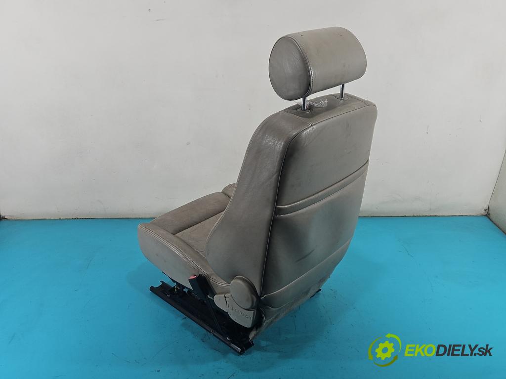 Audi A8 D2 1994-2002 4.2 V8 299KM automatic 220 kW 4172 cm3 4- Sedačka pravý  (Sedadlo)