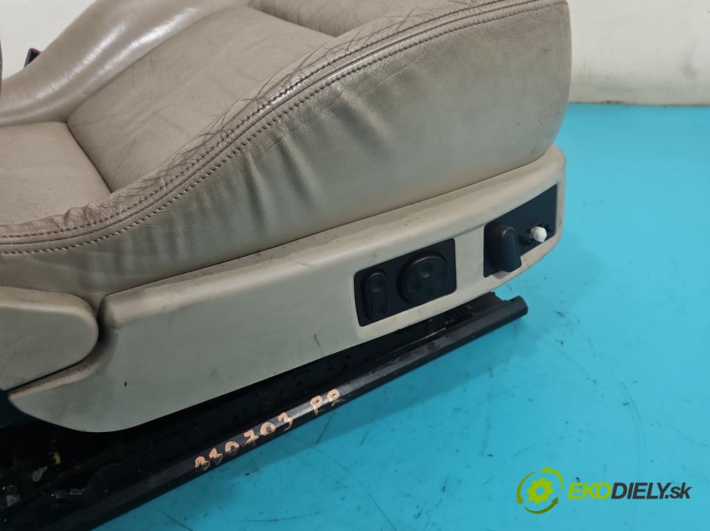 Audi A8 D2 1994-2002 4.2 V8 299KM automatic 220 kW 4172 cm3 4- Sedačka pravý  (Sedadlo)