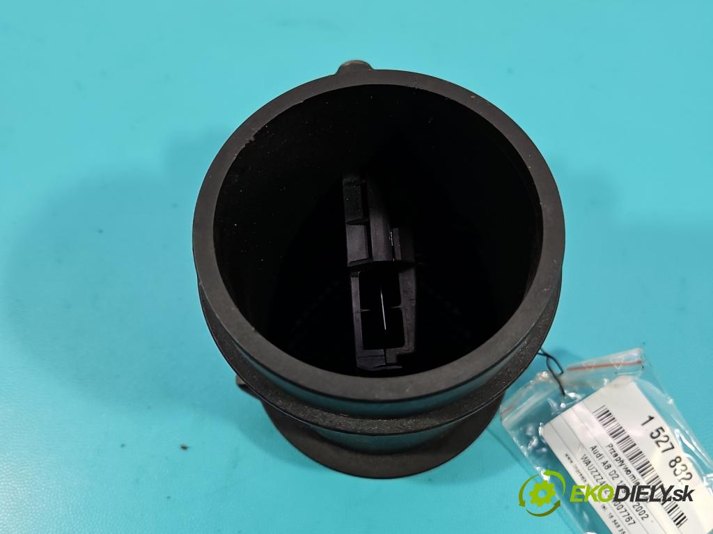 Audi A8 D2 1994-2002 4.2 V8 299KM automatic 220 kW 4172 cm3 4- průtokoměr: 0280217804 (Váha vzduchu)