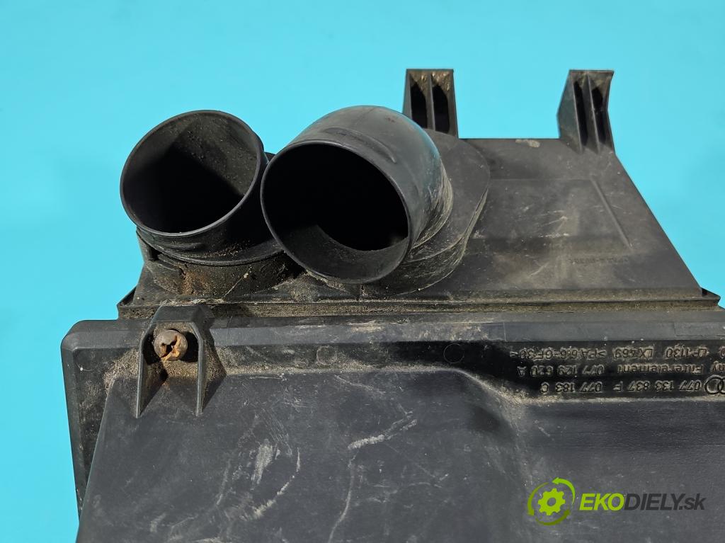 Audi A8 D2 1994-2002 4.2 V8 299KM automatic 220 kW 4172 cm3 4- obal filtra vzduchu 077133837F (Obal vzduchového filtra)