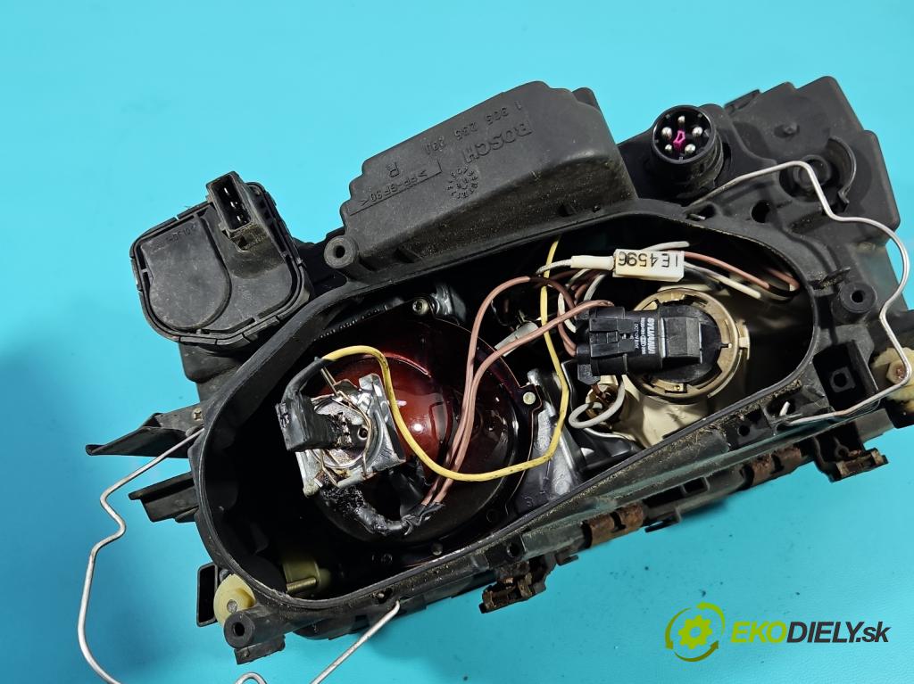 Audi A8 D2 1994-2002 4.2 V8 299KM automatic 220 kW 4172 cm3 4- světlo pravý 4D0941004L (Pravé přední světlo)