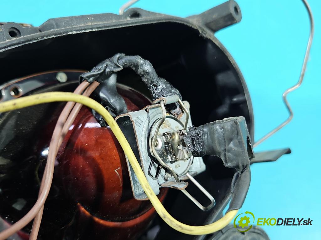 Audi A8 D2 1994-2002 4.2 V8 299KM automatic 220 kW 4172 cm3 4- světlo pravý 4D0941004L (Pravé přední světlo)