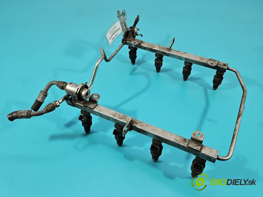 Audi A8 D2 1994-2002 4.2 V8 299KM automatic 220 kW 4172 cm3 4- vstrek 0280150441 (Vstrekovač paliva)