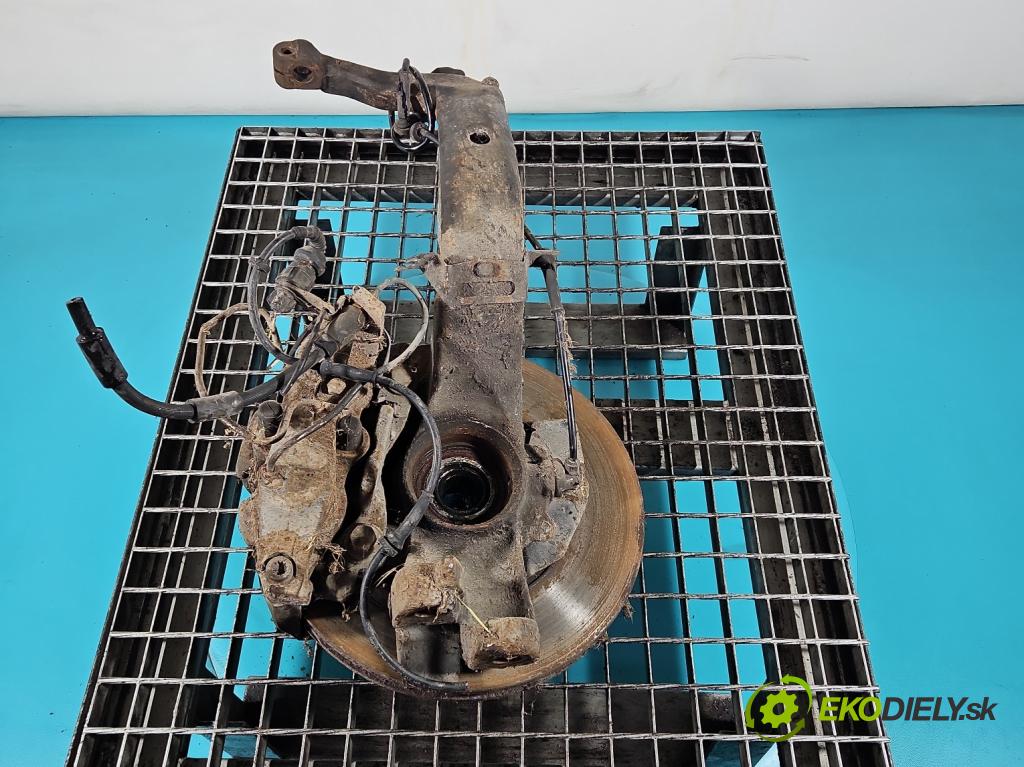 Audi A8 D2 1994-2002 4.2 V8 299KM automatic 220 kW 4172 cm3 4- náboj levé  (Náboj kola)