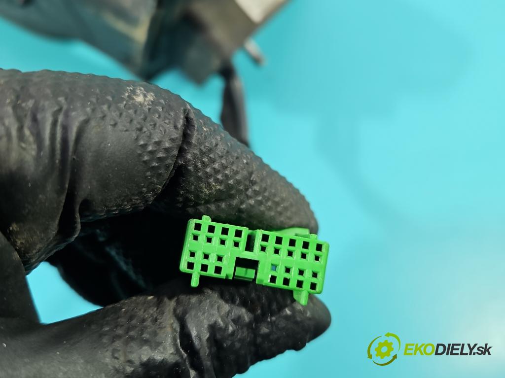 Volvo XC90 I 2002-2014 2.9 T6 272 HP automatic 200 kW 2922 cm3 5- zrkadlo pravé  (Kľučka dverí ostatné)