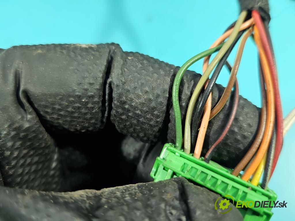 Volvo XC90 I 2002-2014 2.9 T6 272 HP automatic 200 kW 2922 cm3 5- zrkadlo pravé  (Kľučka dverí ostatné)